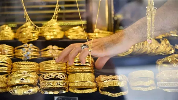 تراجع جديد في أسعار الذهب محليًا.. عيار 21 يخسر 25 جنيهاً خلال تعاملات اليوم