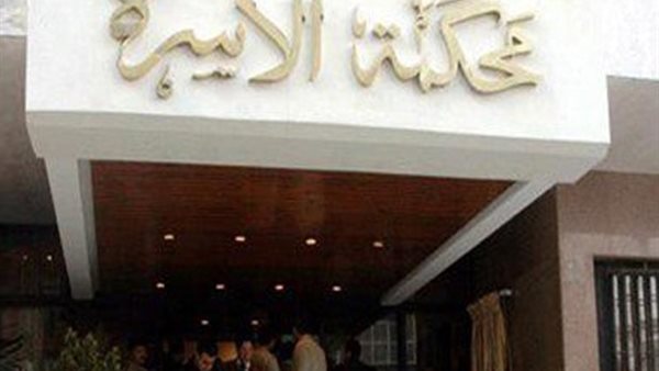 زوجة تطلب الطلاق بسبب شتائم زوجها أمام الأطفال وادعائه أنها مزحة