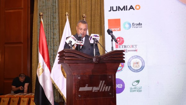 مبارك في احتفالية مئوية روزاليوسف: الكلمة الحرة المسؤولة هي درع الوطن الأول
