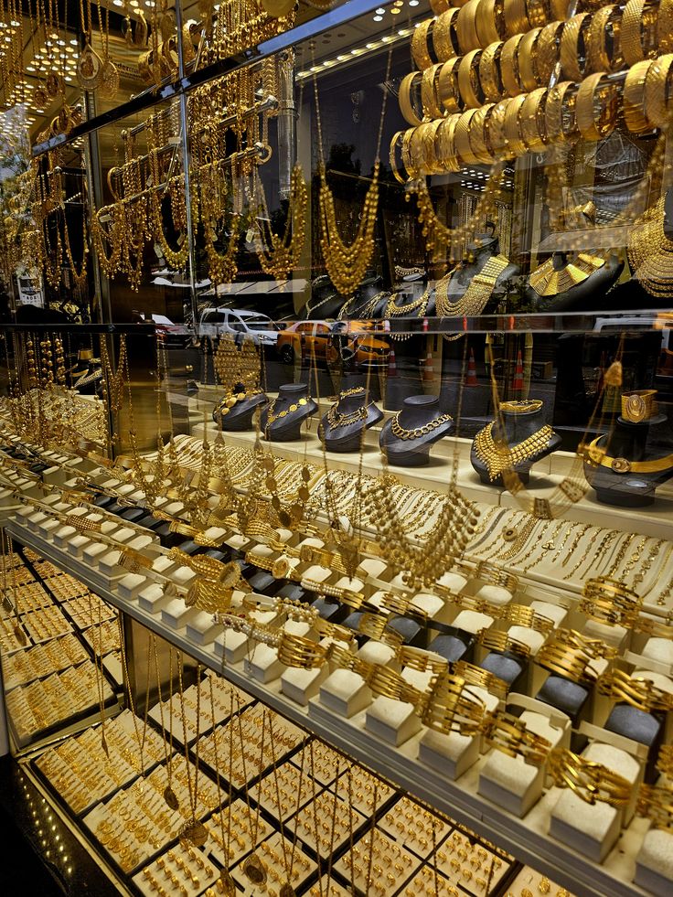 سعر الذهب عيار 21 في مصر اليوم السبت 15 نوفمبر 2025 بدون احتساب المصنعية.. آخر تحديث