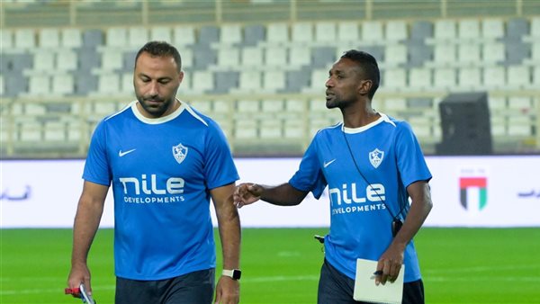 عبد الرؤوف يقدم محاضرة فنية حاسمة للاعبي الزمالك قبل نهائي السوبر المصري
