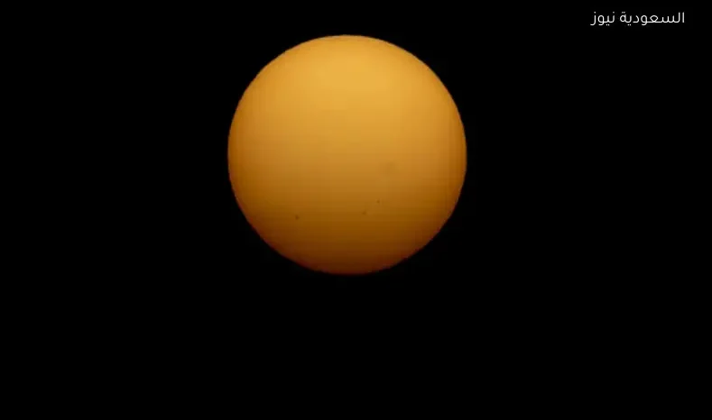 رصد سبع بقع شمسية فوق سماء عرعر