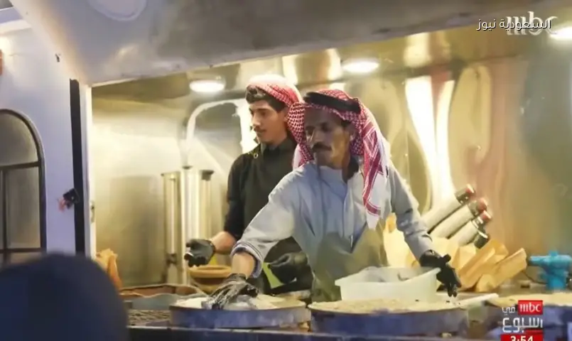 اللي ما معه كاش يأخذ ببلاش.. أبو مشهور الشراري يحافظ على خبز المصلية