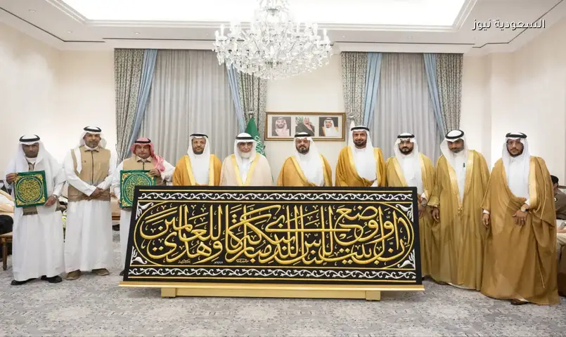 السعودية تسلّم كسوة الكعبة المشرفة لسدنة البيت الحرام استعدادًا لاستبدالها في غرة محرم 1446هـ