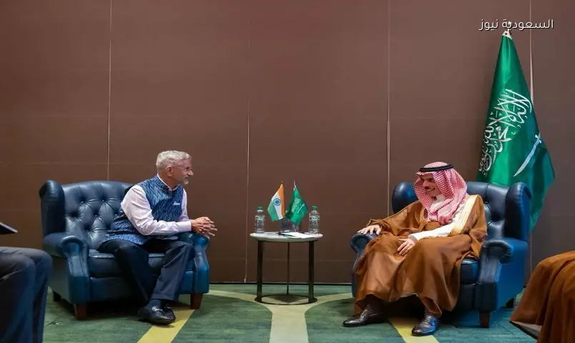 فيصل بن فرحان يبحث مع نظيره الهندي العلاقات الثنائية وتطورات المنطقة
