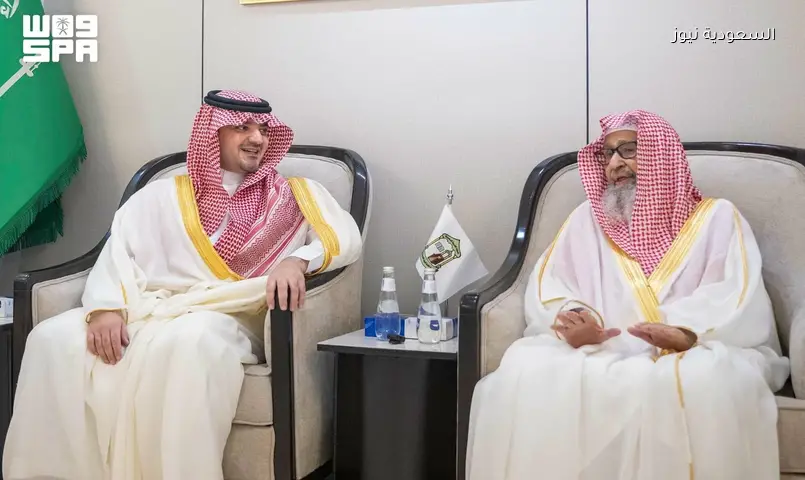 وزير الداخلية يزور المفتي العام ويهنئه بعيد الأضحى في منى
